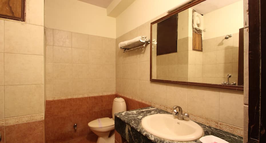 TG Rooms Fatehabad Road, Agra 4